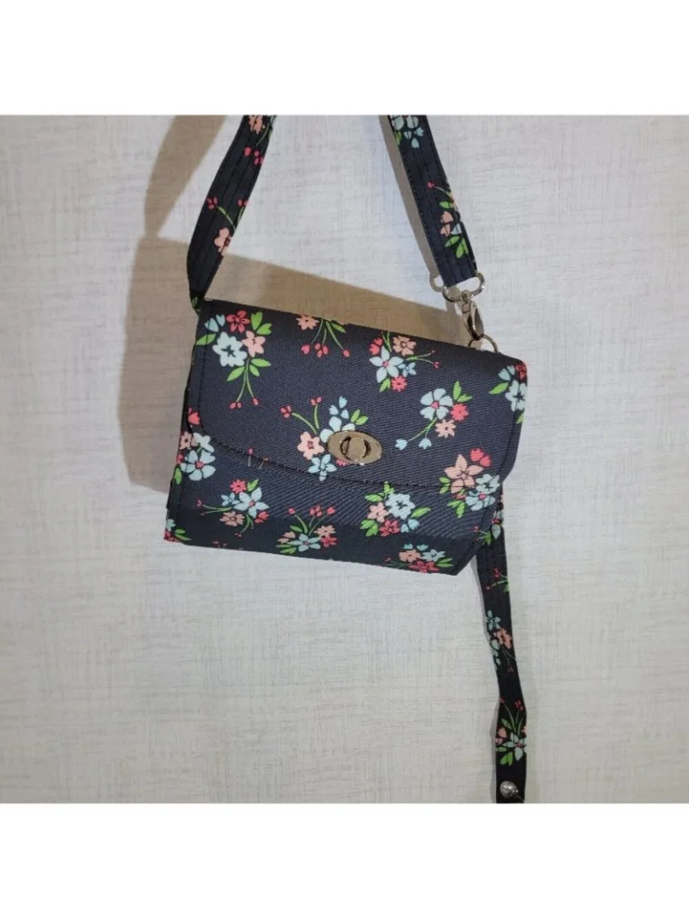 NWT LillyBit Floral Diaper Bag Organizer Crossbody Wristlet Clutch Baby Bag - Picture 4 of 6